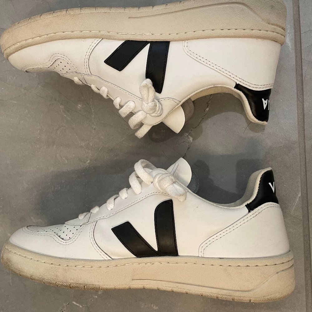 Veja V-10 Sneakers Size 39 with Black Accents